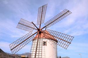 idyllisch wind molen foto