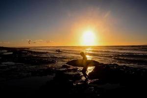 zonsondergang over de oceaan foto