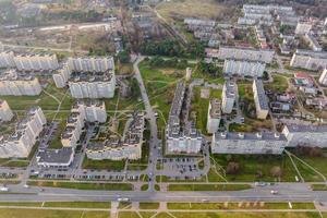 panoramisch antenne visie van een reusachtig woon- complex met hoogbouw gebouwen foto