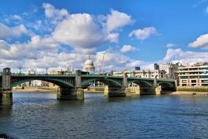 een visie van de rivier- Theems in de buurt st Pauls kathedraal foto