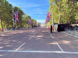 Londen in de uk in september 2022. een visie van de winkelcentrum foto