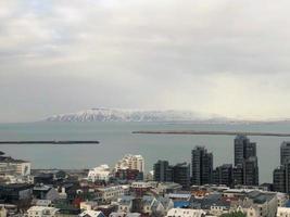 een visie van reykjavik in de winter foto