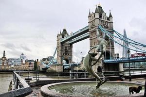 uitzicht op de torenbrug in londen foto