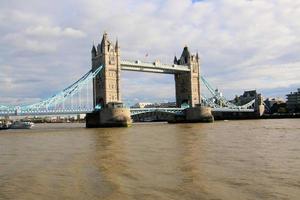 uitzicht op de torenbrug in londen foto