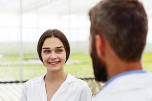 vrouwelijke wetenschapper glimlachen foto