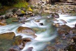 bella koel rivier- stroomversnellingen foto