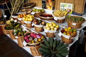 fruit in een voedsel markt in Funchal Madeira foto