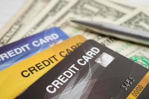 creditcard voor online winkelen, bedrijfsconcept voor beveiligingsfinanciering. foto