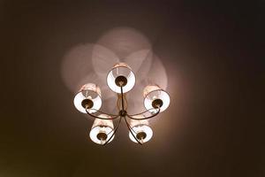 moderne witte lamp aan de muur, stijlvolle lamp, wandlampen. foto
