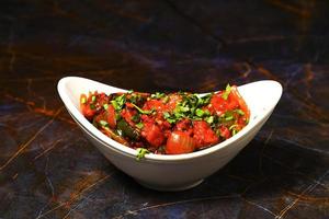 geassorteerd Indisch voedsel Aan zwart achtergrond Indisch keuken top visie foto