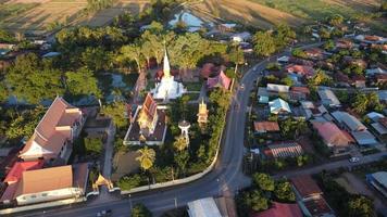 antenne visie van tempel in Thailand foto