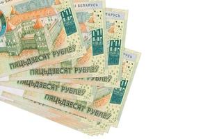 50 Wit-Russisch roebel rekeningen leugens in klein bundel of pak geïsoleerd Aan wit. mockup met kopiëren ruimte. bedrijf en valuta uitwisseling foto