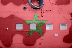 Marokko vlag afgebeeld Aan kant een deel van leger gepantserd helikopter detailopname. leger krachten vliegtuig conceptuele achtergrond foto