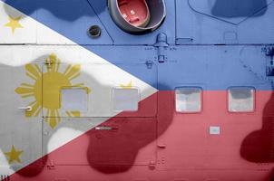 Filippijnen vlag afgebeeld Aan kant een deel van leger gepantserd helikopter detailopname. leger krachten vliegtuig conceptuele achtergrond foto