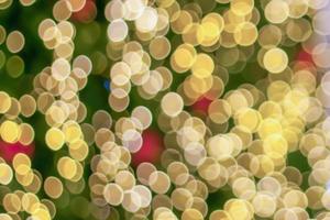 abstract wazig Kerstmis boom met bokeh licht achtergrond foto