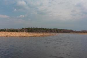 overstroomd weiden in voorjaar foto