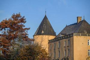 herfst tijd Bij een Duitse kasteel foto