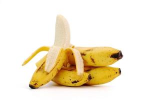 geel rijp banaan fruit, rijp banaan met zwart dots Aan de Pel. banaan overrijp verrot, geïsoleerd Aan wit achtergrond foto