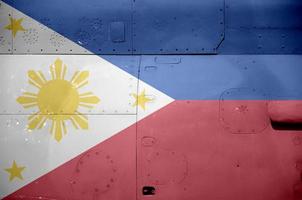 Filippijnen vlag afgebeeld Aan kant een deel van leger gepantserd helikopter detailopname. leger krachten vliegtuig conceptuele achtergrond foto