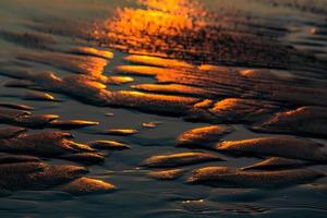 patronen in de strand zand foto