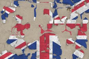 Super goed Brittannië vlag afgebeeld in verf kleuren Aan oud verouderd rommelig beton muur detailopname. getextureerde banier Aan ruw achtergrond foto