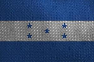 Honduras vlag afgebeeld in verf kleuren Aan oud geborsteld metaal bord of muur detailopname. getextureerde banier Aan ruw achtergrond foto