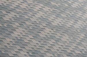achtergrond mozaïek- structuur van vlak dak tegels met bitumineus coating foto