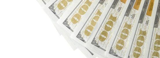 dollar rekeningen. Amerikaans geld geïsoleerd Aan wit met kopiëren ruimte foto