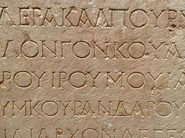 oud Grieks schrijven Aan zandsteen foto