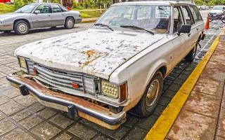 divers kleurrijk afgestemd auto's en klassiek wijnoogst auto's Mexico. foto