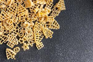 pasta Kerstmis vorm feestelijk voedsel spar, ster, de kerstman, sneeuwman heerlijk tussendoortje gezond maaltijd voedsel tussendoortje Aan de tafel kopiëren ruimte voedsel foto