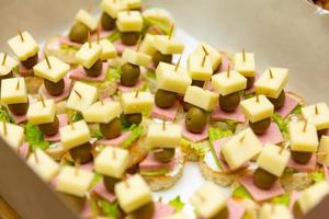 buffet tafel, divers snacks Bij de banket foto