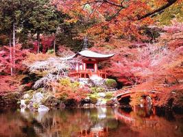 daigo-ji tempel met kleurrijk esdoorn- bomen in herfst, kyoto, Japan foto