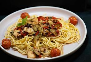 Italiaans zeevruchten pulpo met pasta foto