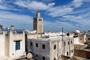 Tunis, Tunesië 2022.09.30 visie van de oud medina van Tunis, unesco. in de omgeving van 700 monumenten, inclusief paleizen, moskeeën, mausolea, madrasa's en fonteinen, getuigen naar deze opmerkelijk historisch stad. foto