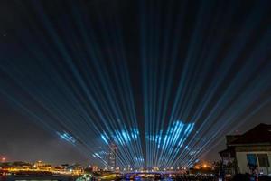 laser lichten Aan de brug in Bangkok, Thailand foto