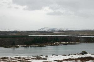 een typisch IJslands landschap door voorjaar foto