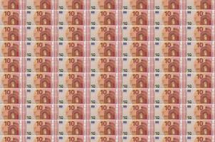 10 euro rekeningen gedrukt in geld productie transportband. collage van veel rekeningen. concept van valuta devaluatie foto