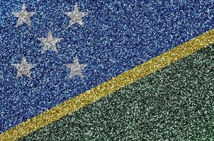 Solomon eilanden vlag afgebeeld Aan veel klein glimmend pailletten. kleurrijk festival achtergrond voor partij foto