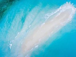 luchtfoto van een zandbank in de Maldiven foto