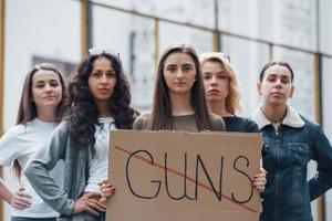 wij kan Doen het. groep van feministisch Dames hebben protest voor hun rechten buitenshuis foto