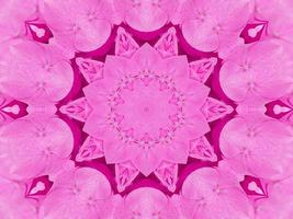 magenta bloemen caleidoscoop patroon. roze bloem abstract uniek en esthetisch achtergrond foto