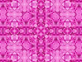 magenta bloemen caleidoscoop patroon. roze bloem abstract uniek en esthetisch achtergrond foto