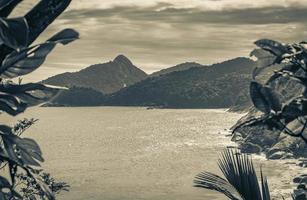 praia lopes mendes strand op het tropische eiland ilha grande brazilië. foto