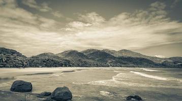 praia lopes mendes strand op het tropische eiland ilha grande brazilië. foto