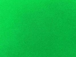 groen oud fluweel kleding stof structuur gebruikt net zo achtergrond. leeg groen kleding stof achtergrond van zacht en glad textiel materiaal. Daar is ruimte voor tekst.. foto