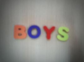 vervagen foto van de alfabet dat zegt jongens