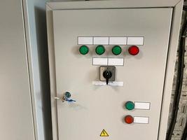 elektrisch schakelaar uitrusting ,digitaal meter Bij laag Spanning motor controle centrum kabinet in steenkool macht fabriek. wazig voor achtergrond foto