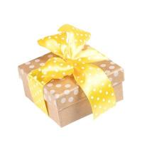 vakantie geschenk doos in polka punt patroon met geel boog geïsoleerd Aan wit achtergrond. foto