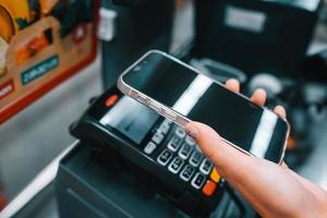 maken mobiel betalingen van pos apparaat via mobiel telefoon foto